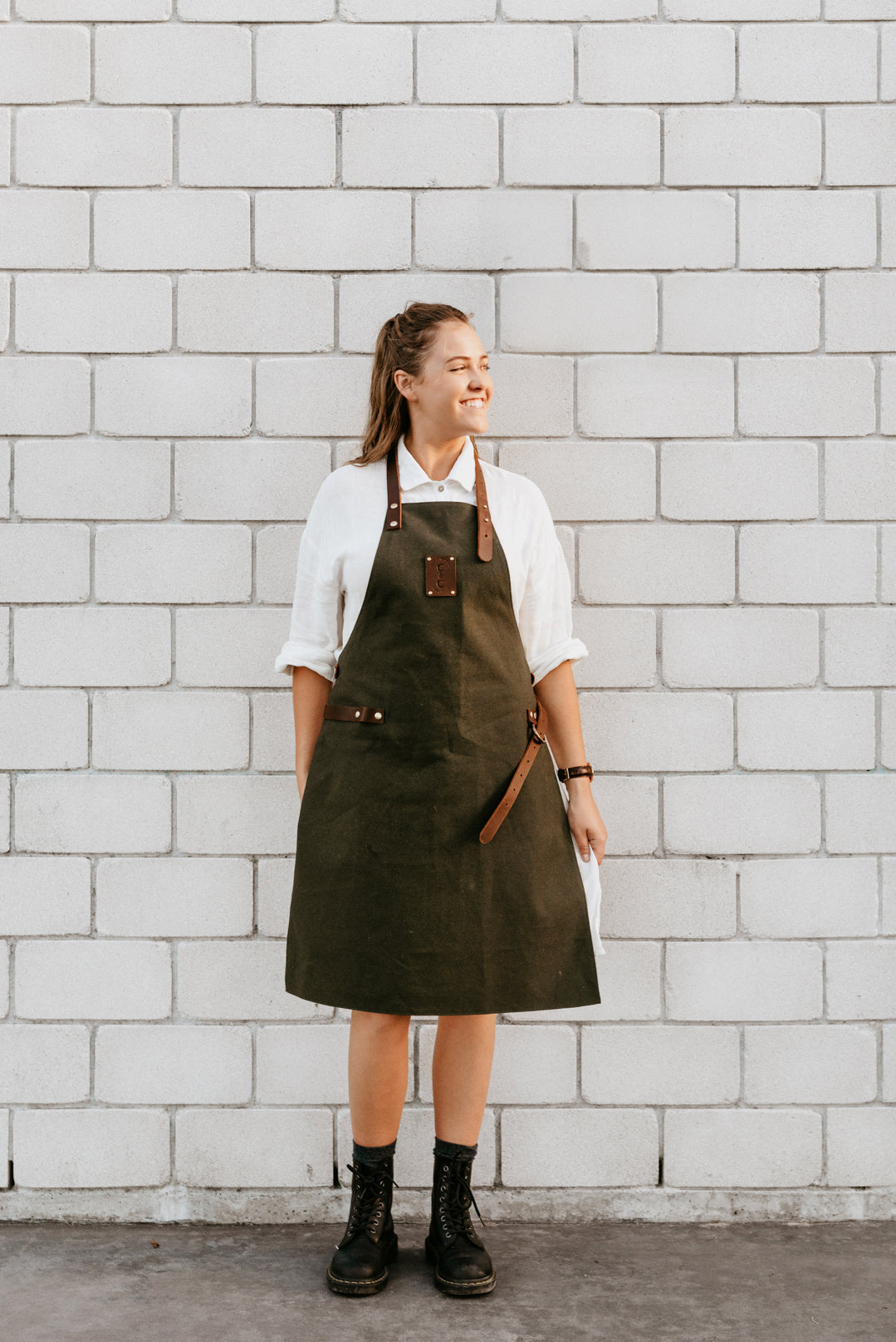 Canvas Apron With Leather Trims - British Olive Green